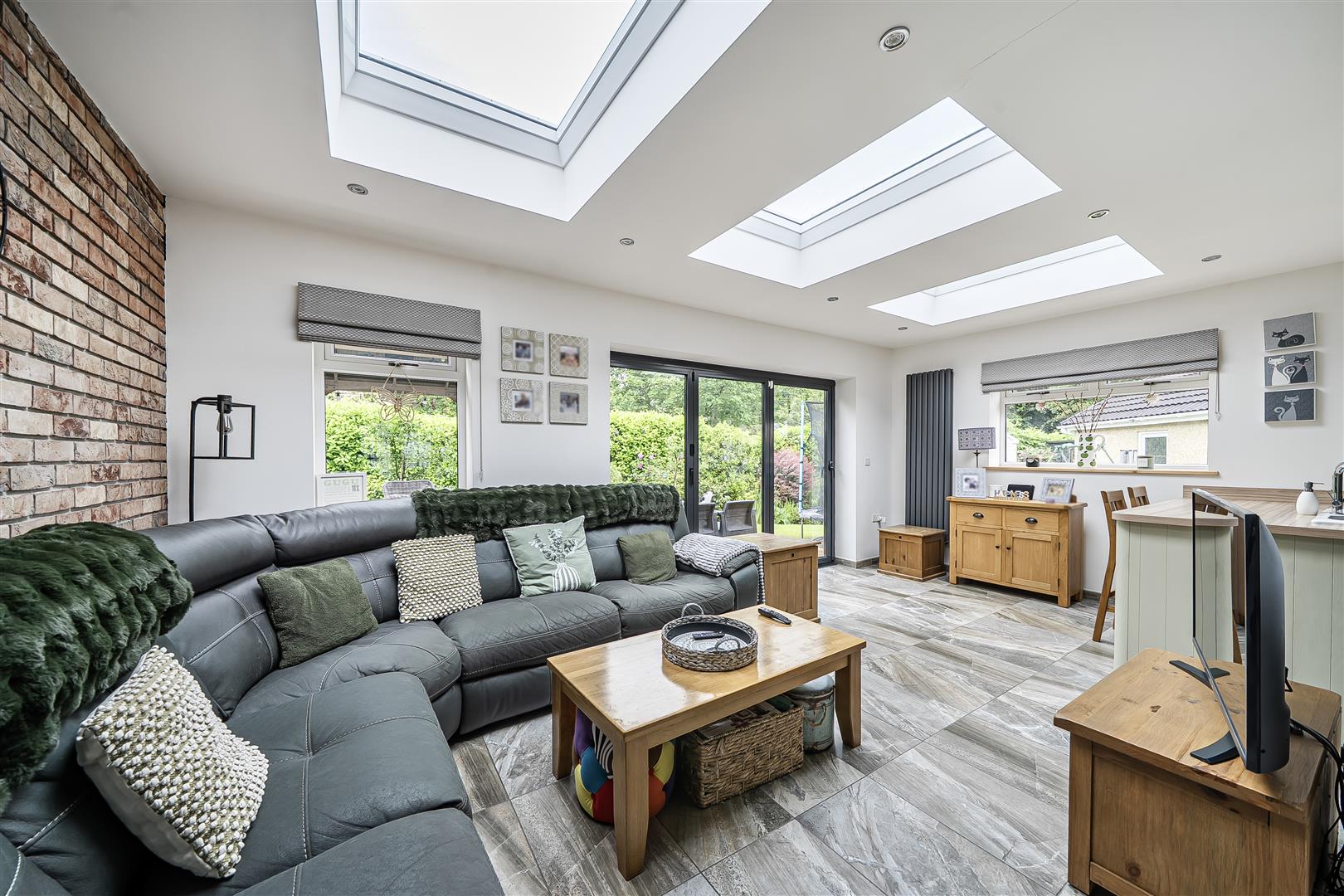 Woodfield Avenue, Pontlliw, Swansea, SA4 9EQ